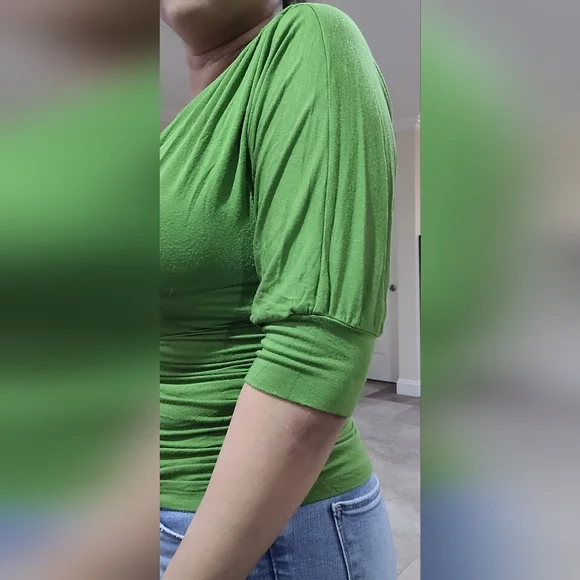 Deep neck top - Picture 2 of 2